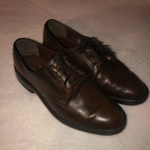 Size 8W Nunn Bush men’s shoes.